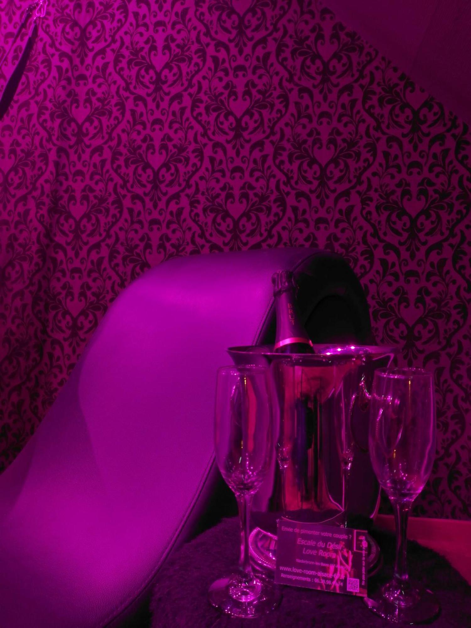 Apartment Love-room-alsace-67 L'escale Du Desir - Balancoire D'amour, Croix De Saint Andre, Menottes Et Fauteuil Tantra